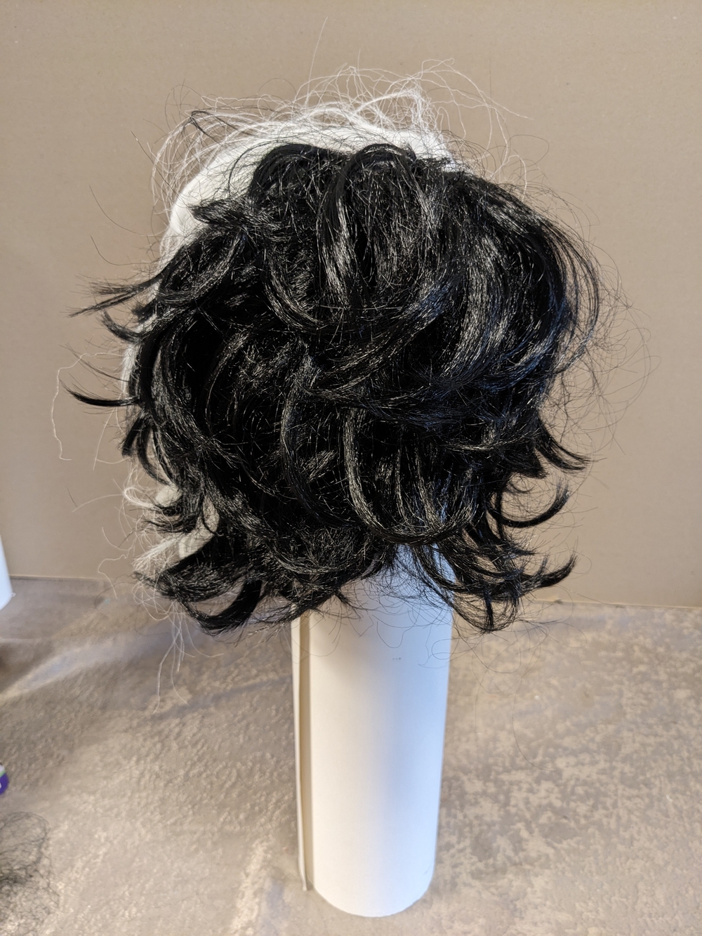 Rubie's Ms Spot/Cruella De Vil Black & White Two-Tone Wig OS 14+ - Picture 6 of 11